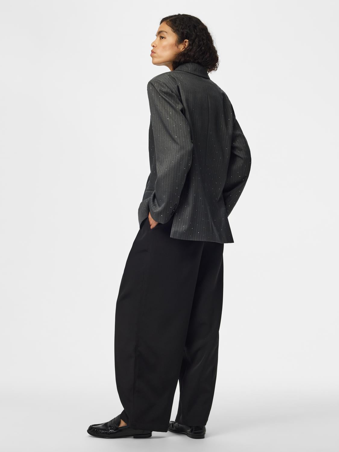 model_shot-back